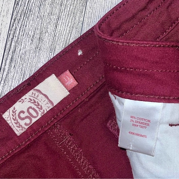 SO Brand Cuffed Mid Rise Lightweight Maroon Stretch Midi Shorts NWOT - Picture 3 of 4